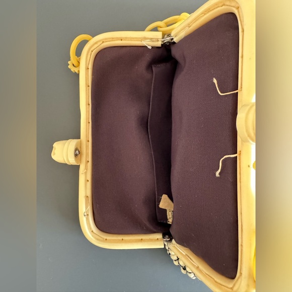 1940s Vintage Whiting & Davis Alumesh Handbag, Bakelite Handle Aluminum beaded - Picture 7 of 11